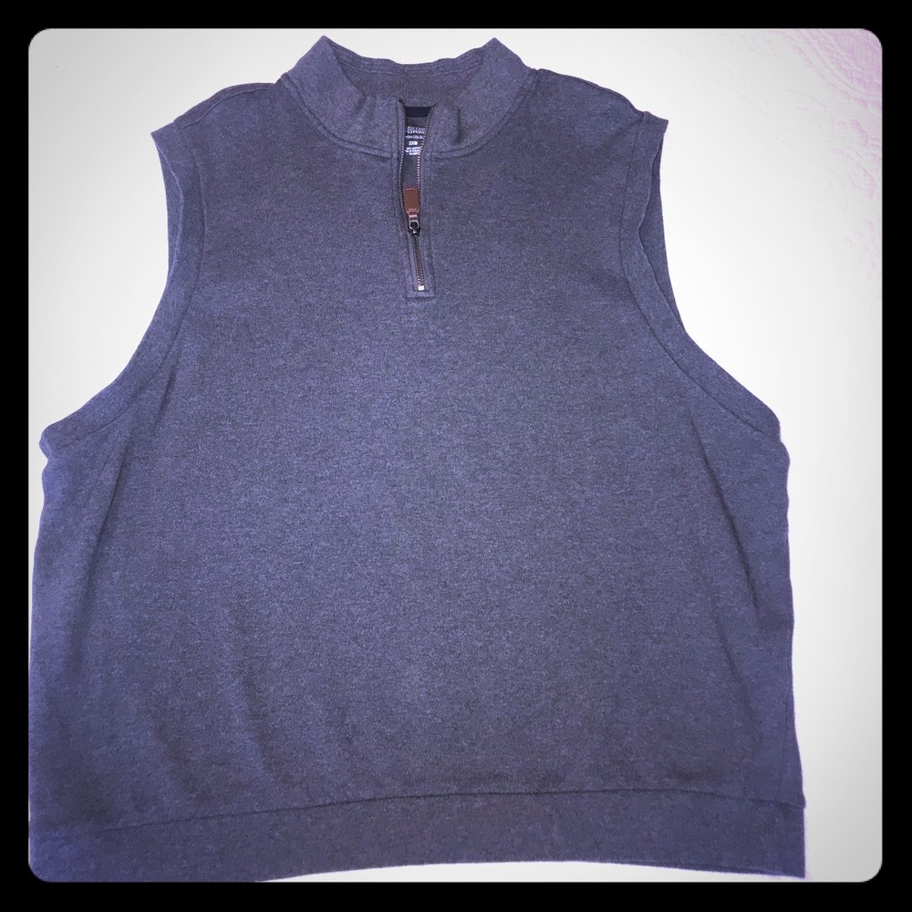 Men’s Roundtree and Yorke 1/4 zip vest.